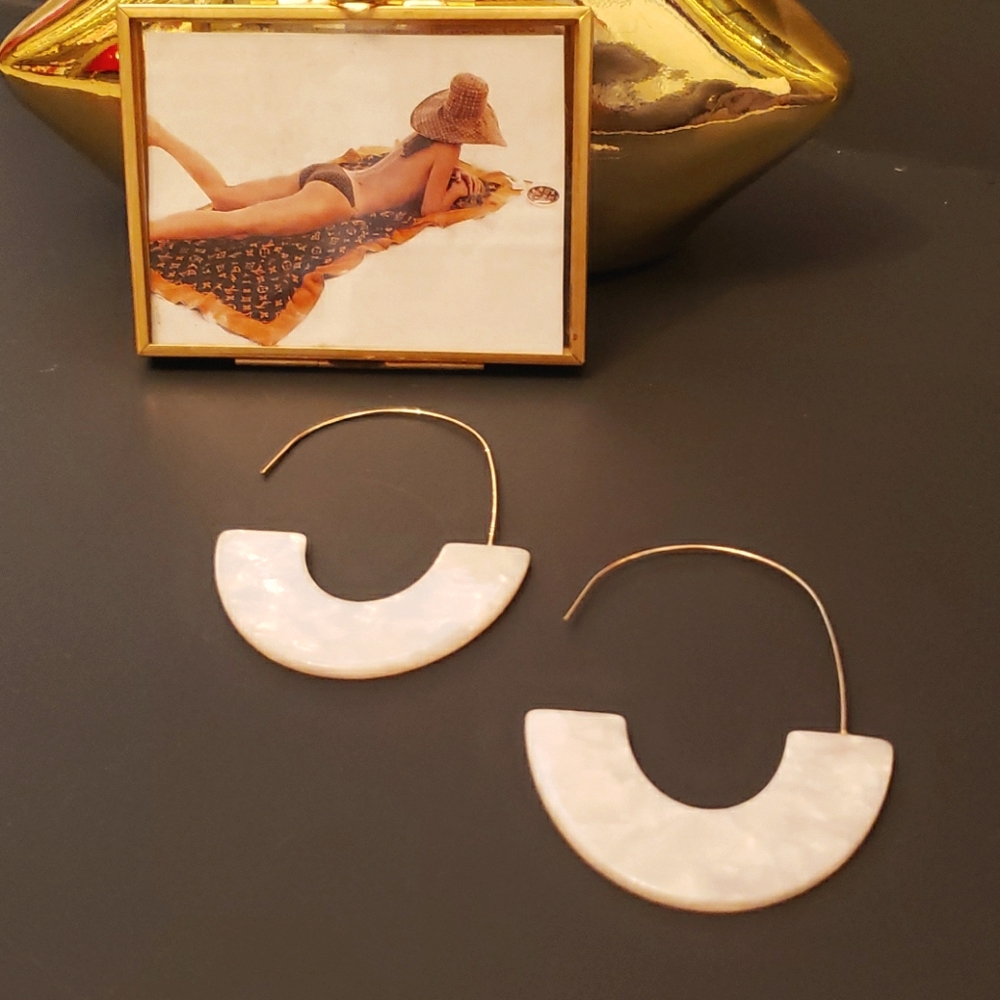 NWT Gold Plated Wire w/ White Tortoise Earrings